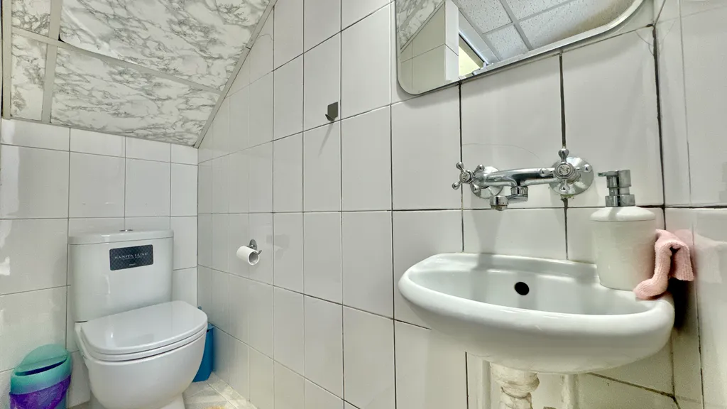 Дом у моря с личным парком, бассейном и сауной