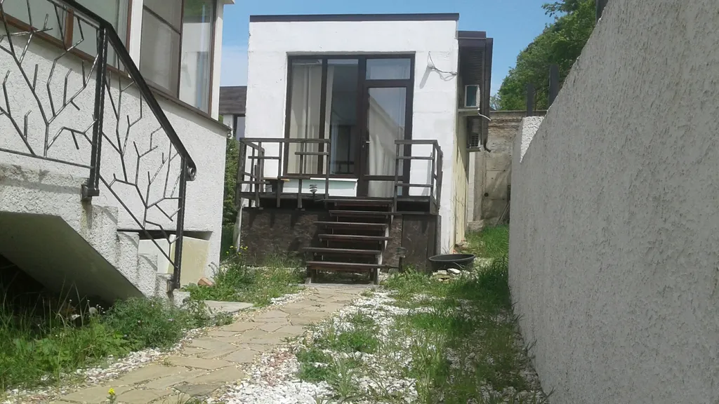 Дом на склоне с сауной