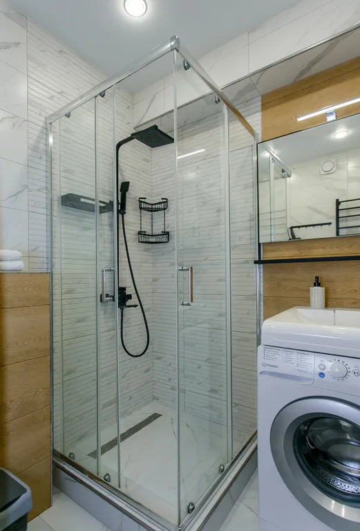 Светлые апартаменты с двумя спальнями и балконом с качелью