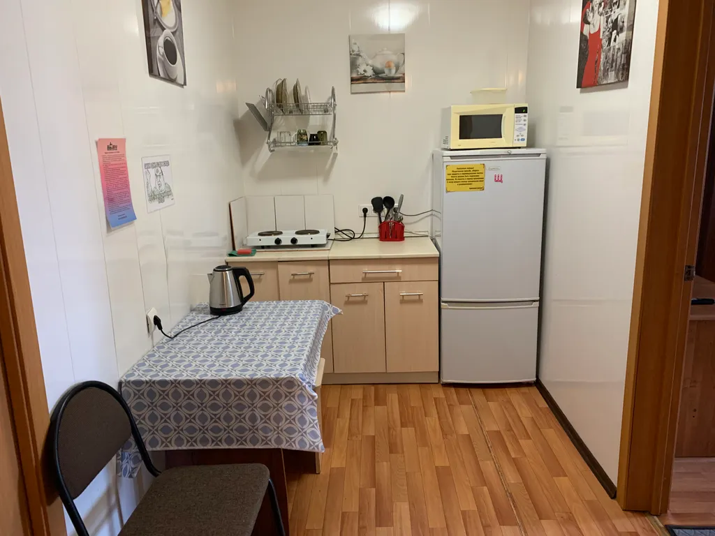 Комната в хостеле для троих гостей на Серова