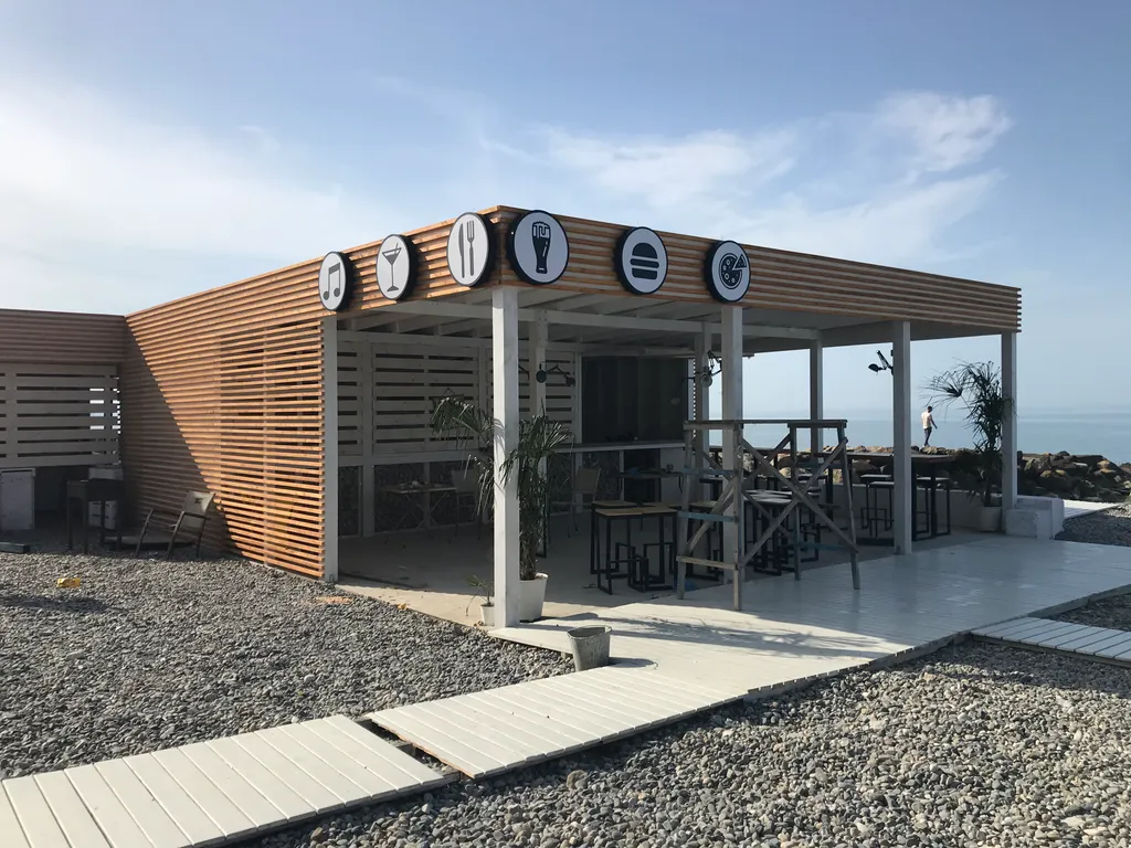 Часть дома с отдельным входом и верандой