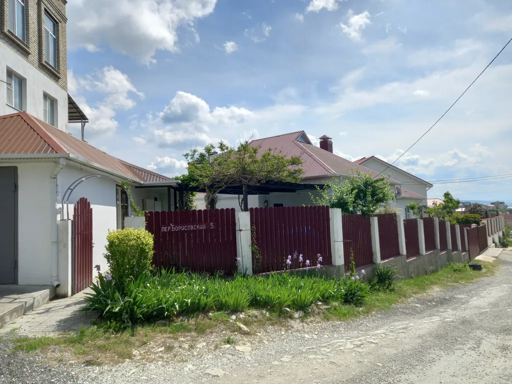 Коттедж Полдома с отдельным входом для семейного отдыха — Геленджик