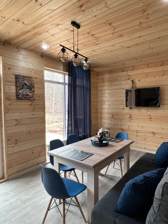 Барн хаус с видом на речку и бассейном