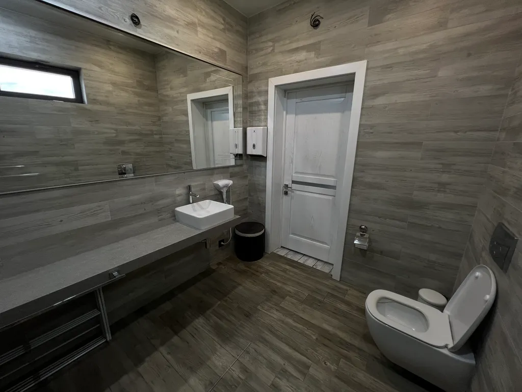 Gide villa посреди леса с видом на море