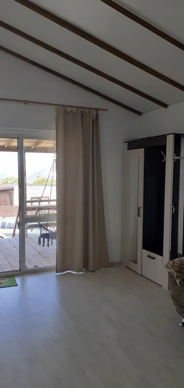 Дом на горе, можно с собакой