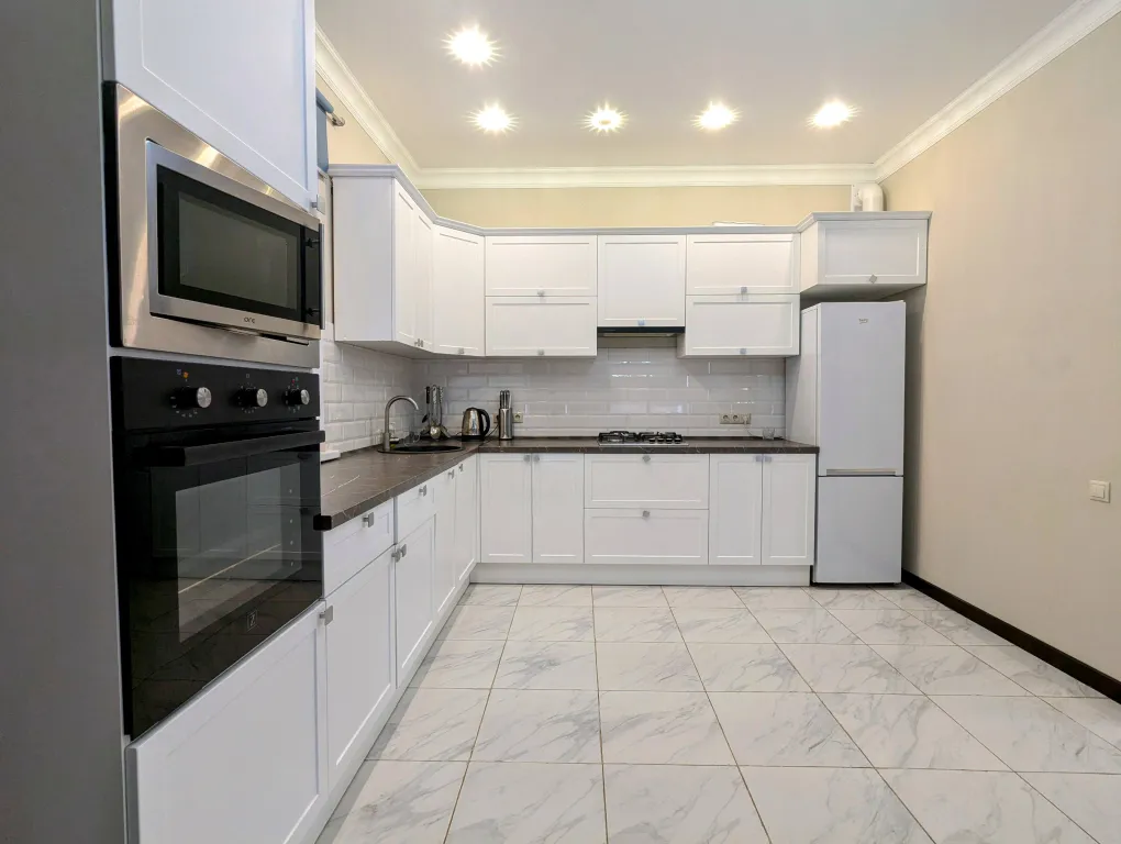 8-комнатный Дом