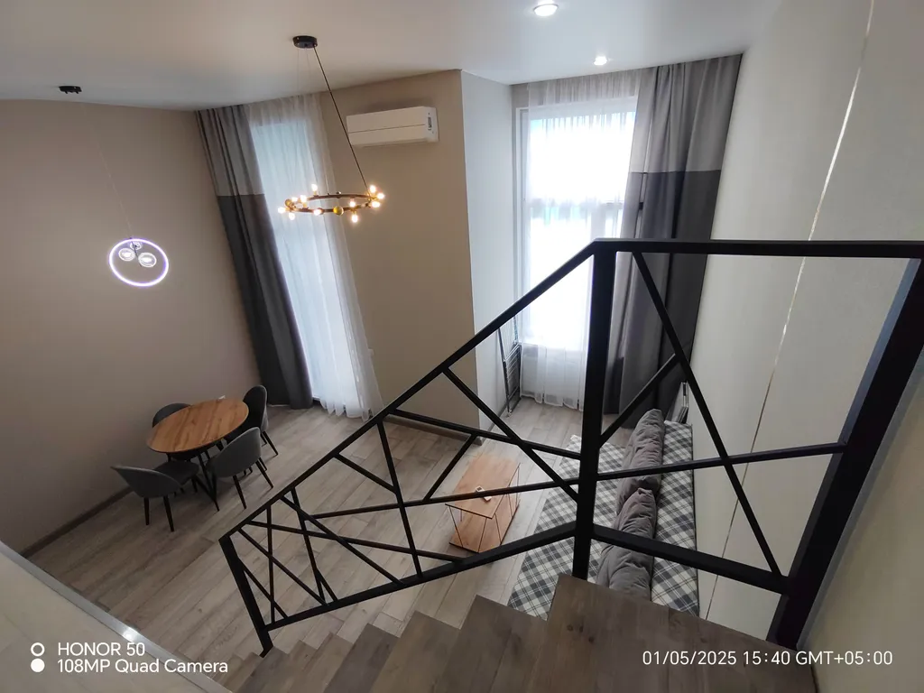 Шикарная двухуровневая студия в центре