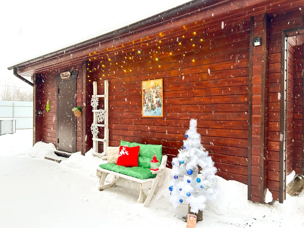 Дом с баней и бассейном