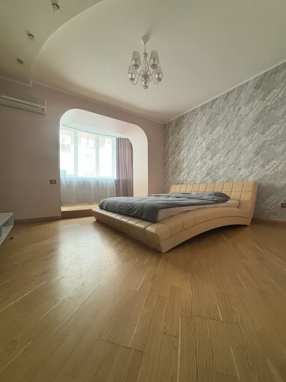 Огромная квартира на набережной