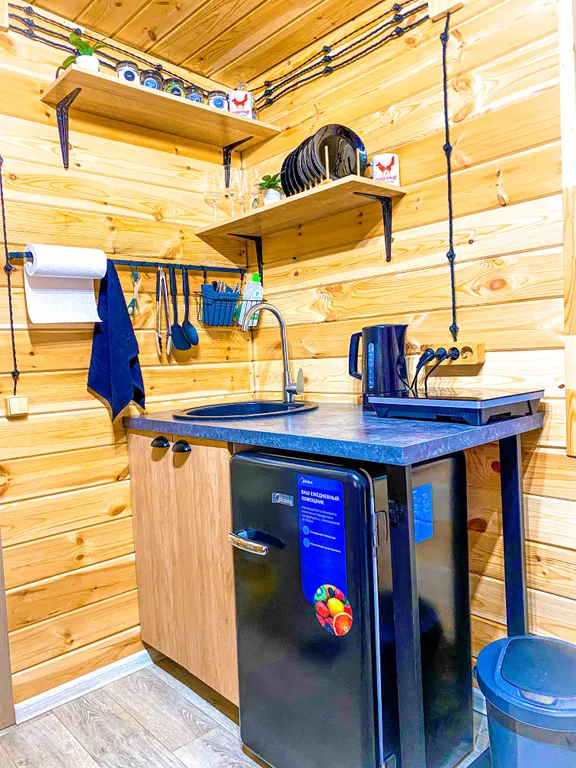 Дом со своей баней, банным чаном, террасой, мангалом коптильней в лесу