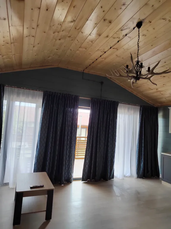 Уютный домик на берегу у моря