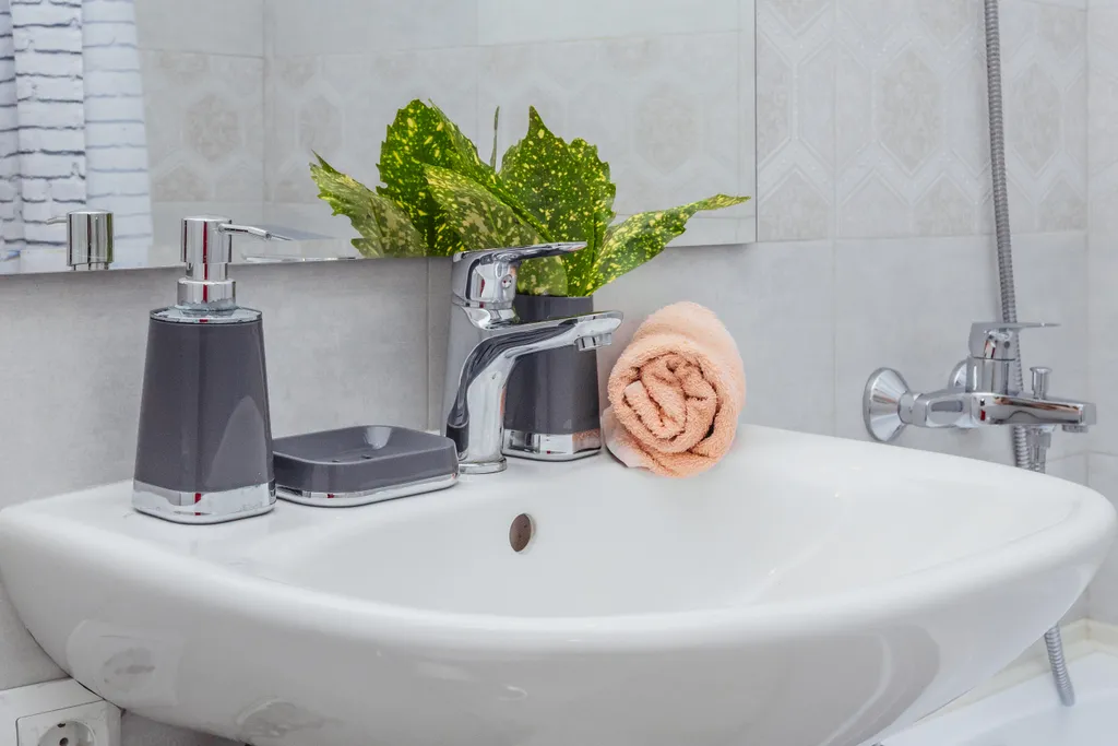 Солнечная студия со своим двориком и летним бассейном