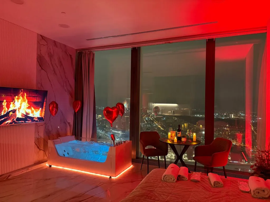 Апартамент с джакузи у окна