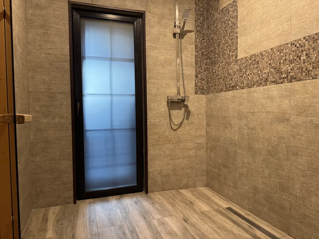 Часть дома на море с баней