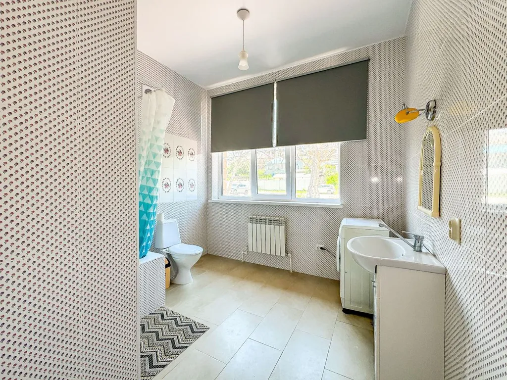 Новый дом с бассейном, садом, мангальной зоной и закрытой территорией