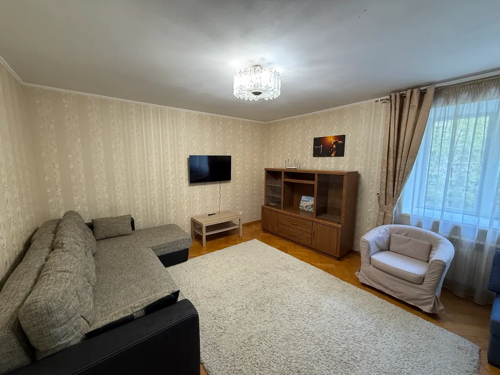 Трёхкомнатная квартира на Пл. Победы