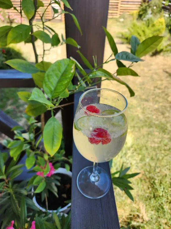 Коттедж Дом для отдыха Mеdley с домашним кинотеатром, террасой и джакузи — Гончарное