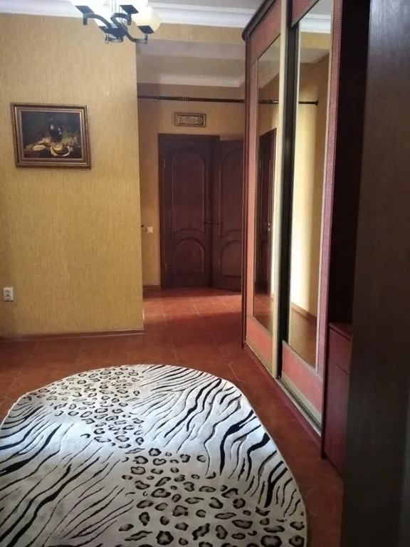 Квартира Трехкомнатная квартира в центре — Махачкала