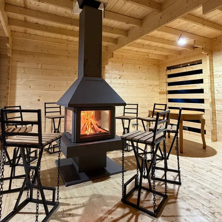 Сфера в сосновом лесу