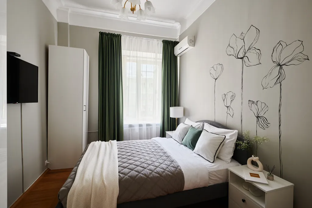 Двенадцать стульев на Тверской