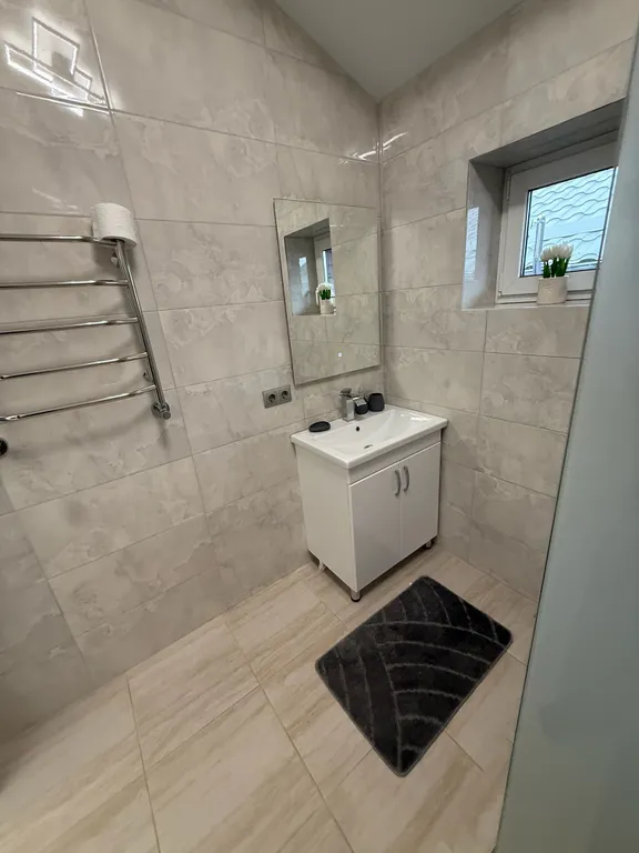 Уютный дом на берегу реки