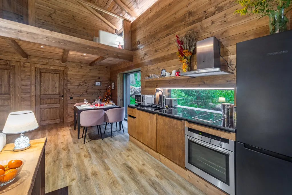 Коттедж Сказочный Шале с камином и джакузи в живописном лесу — Шадрино