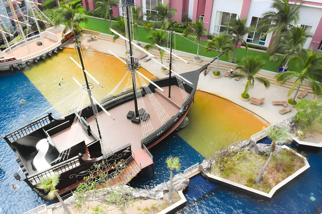 Красивый вид на бассейн с Пиратскими кораблями, для семей и пар