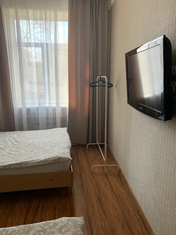 Трёхкомнатная, удобное расположение, отчетные документы.