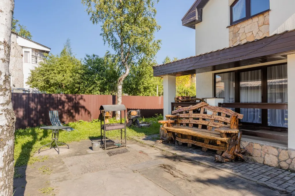 Элитный коттедж в черте города