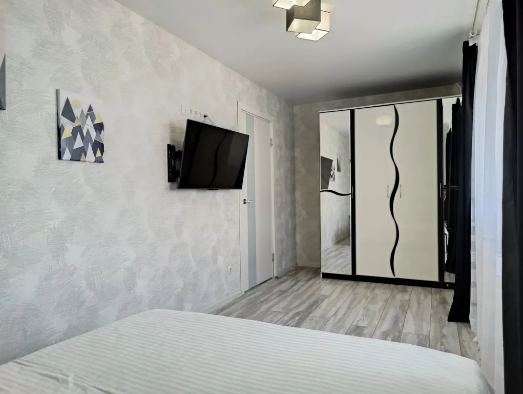 2-комнатная с видом на площадь Ленина