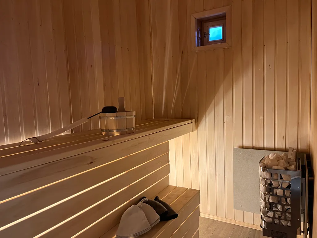 Дом у скалы