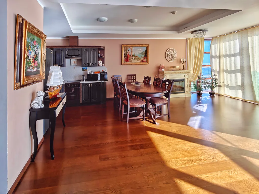 Шикарная видовая квартира в Золотой Бухте