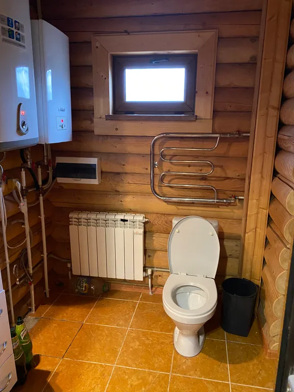 Двухэтажный дом из сруба в живописном месте