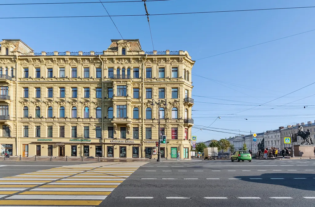 Дизайнepcкие апартаменты с великолепным видом нa Фонтaнку