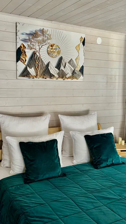 Шале с террасой на берегу реки