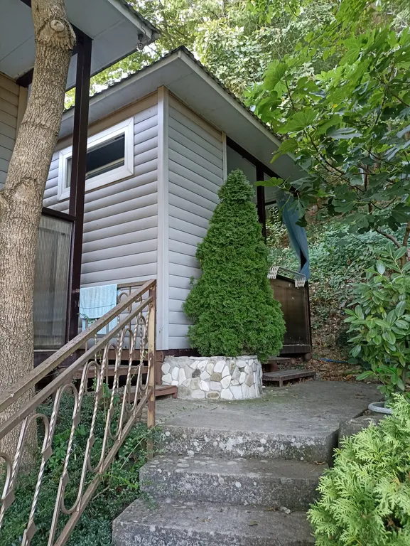 Однокомнатный коттедж с видом на лес и горы