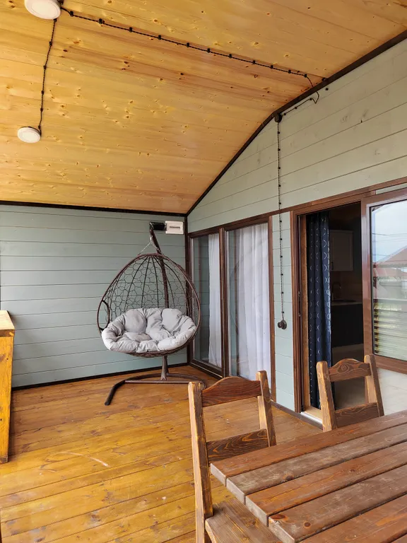 Уютный домик на берегу у моря