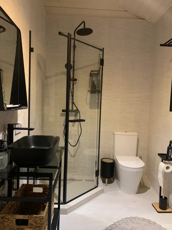 Дом в лесу с джакузи и баней