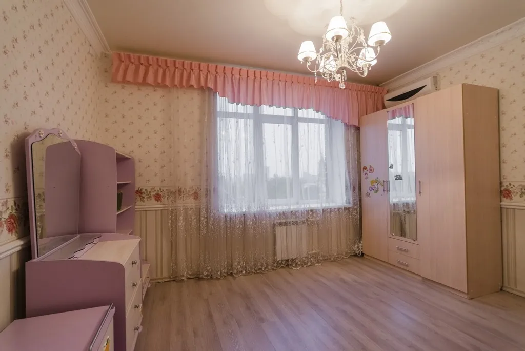 4-комнатная квартира в центре рядом с ОГУ, ТЦ Восход