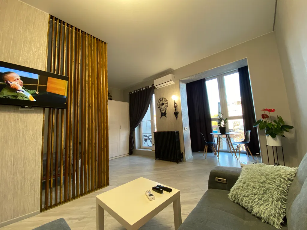 Просторная, светлая квартира с кондиционером в новом жк, не студия