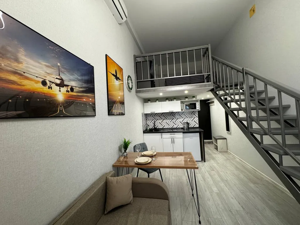 Стильная студия двухуровневая в центре города