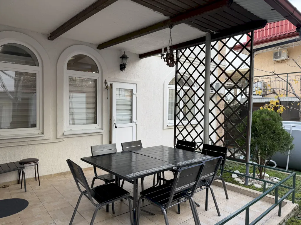 Дом с террасами и видом на море, рядом с центром