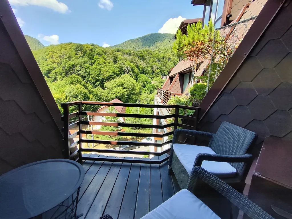 Дизайнерская студия с балконом