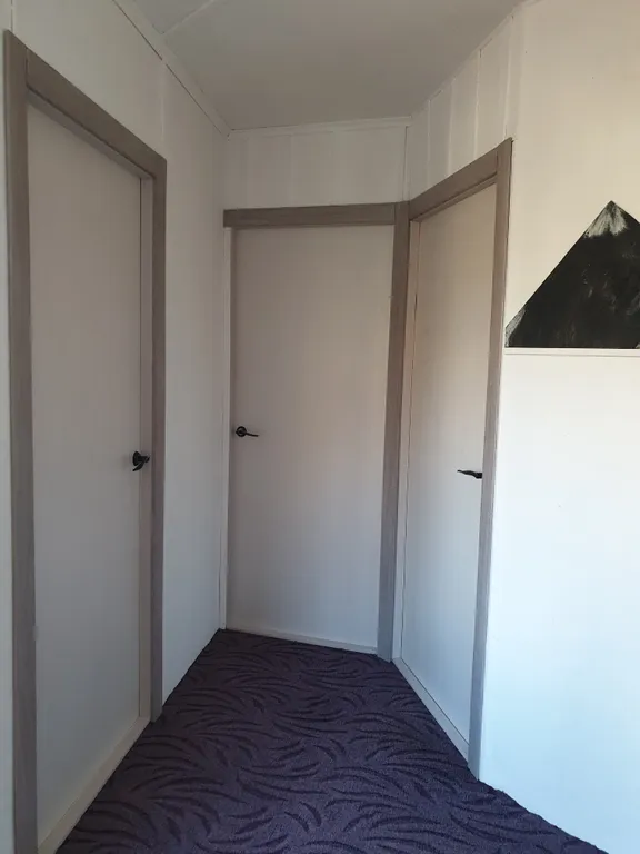 Уютный дом с сауной на первом этаже, в черте города у ручья