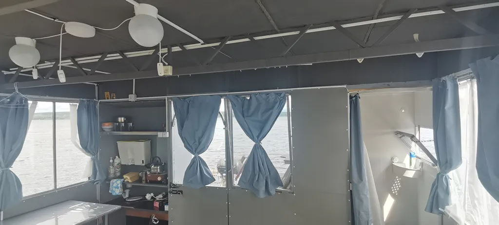 Хаусбот жилой плот