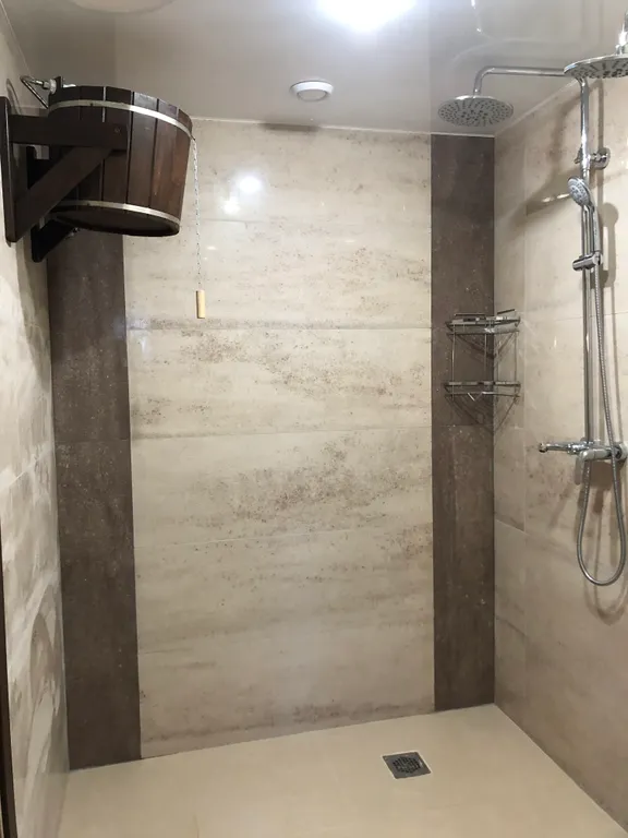 Банный домик на пруду