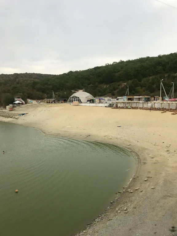 Квартира у озера и моря