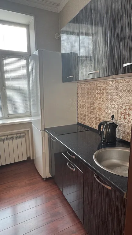 Трёхкомнатная, удобное расположение, отчетные документы.