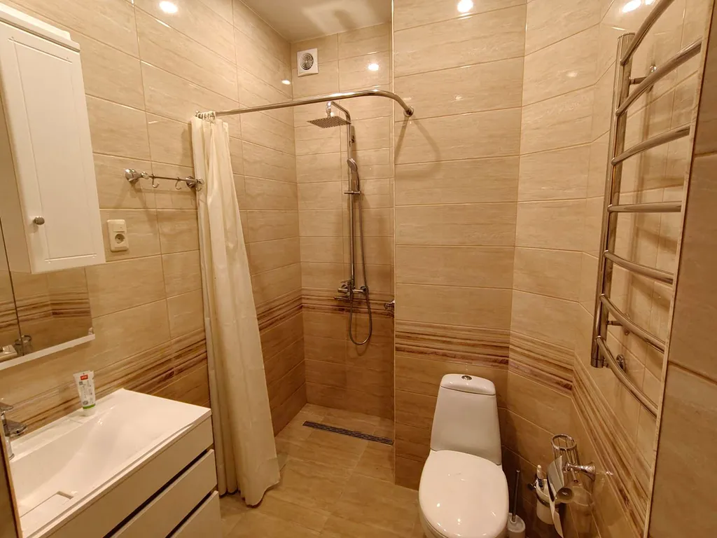 Частный дом с беседкой