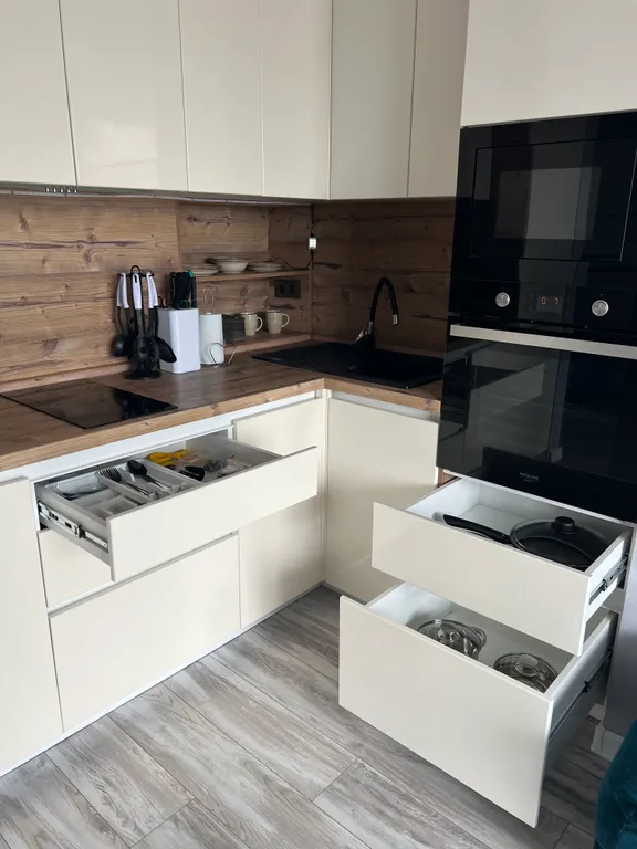 Уютная и светлая современная квартира в новом ЖК Зеленый бульвар — аренда посуточно в Владивосток